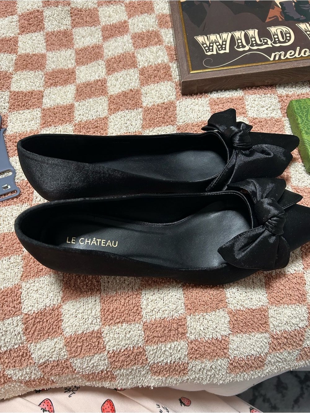 le chateau Black Bow-Accent Women's low heel